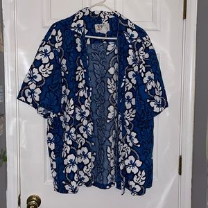 Unisex shirt sleeve button down Hawaiian print shirt